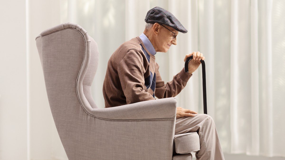 2405344757 old chair jpg