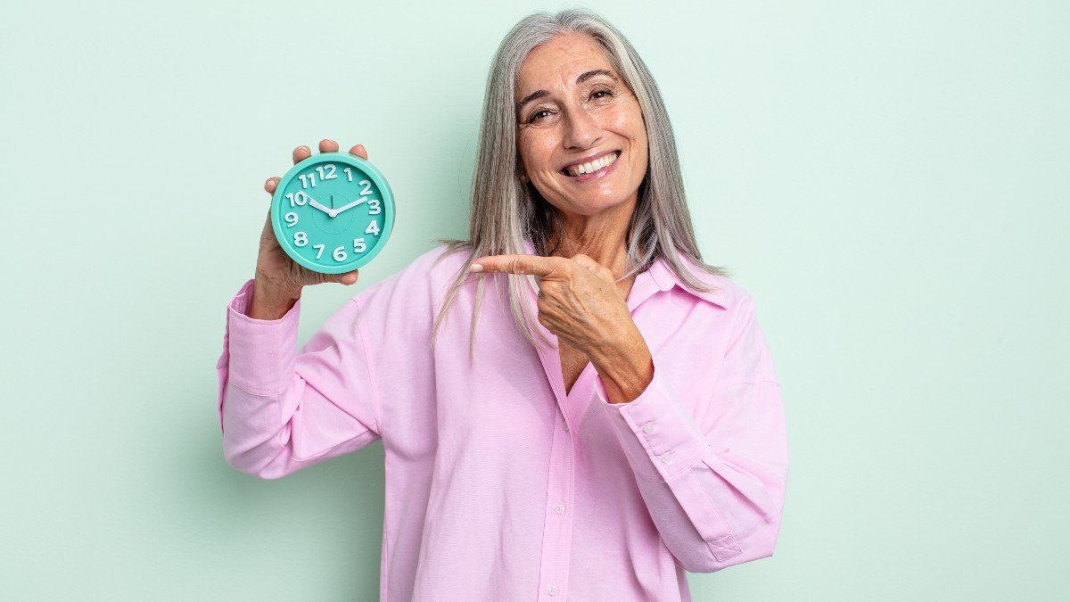 2502173721 clock time jpg