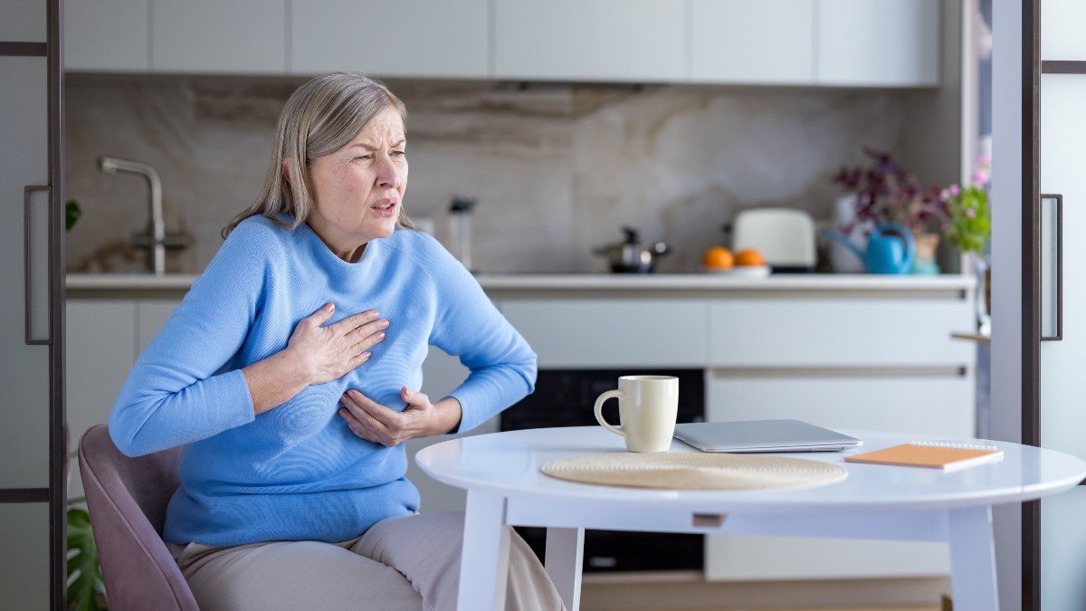 2736537979 menopause woman heart problem jpg