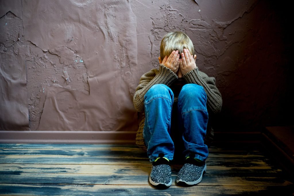 6 simadia trayma paidikis ilikias epireazei akoma 1024x683 jpg