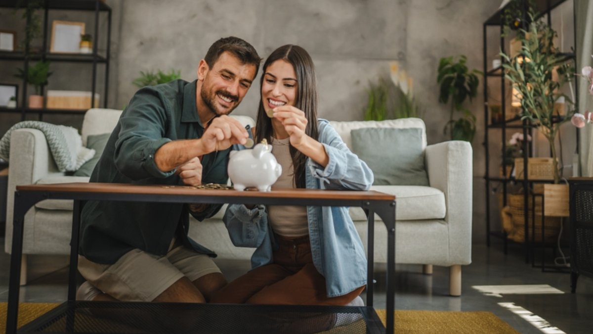 apotamieysi shutterstock 2493516527 jpg