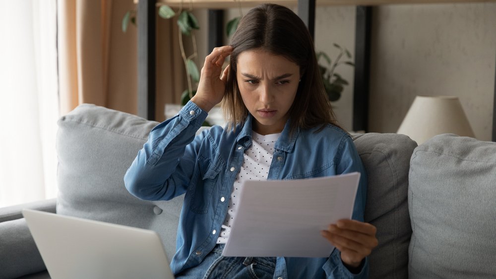 asfalisi contract shutterstock 2013742301 jpg