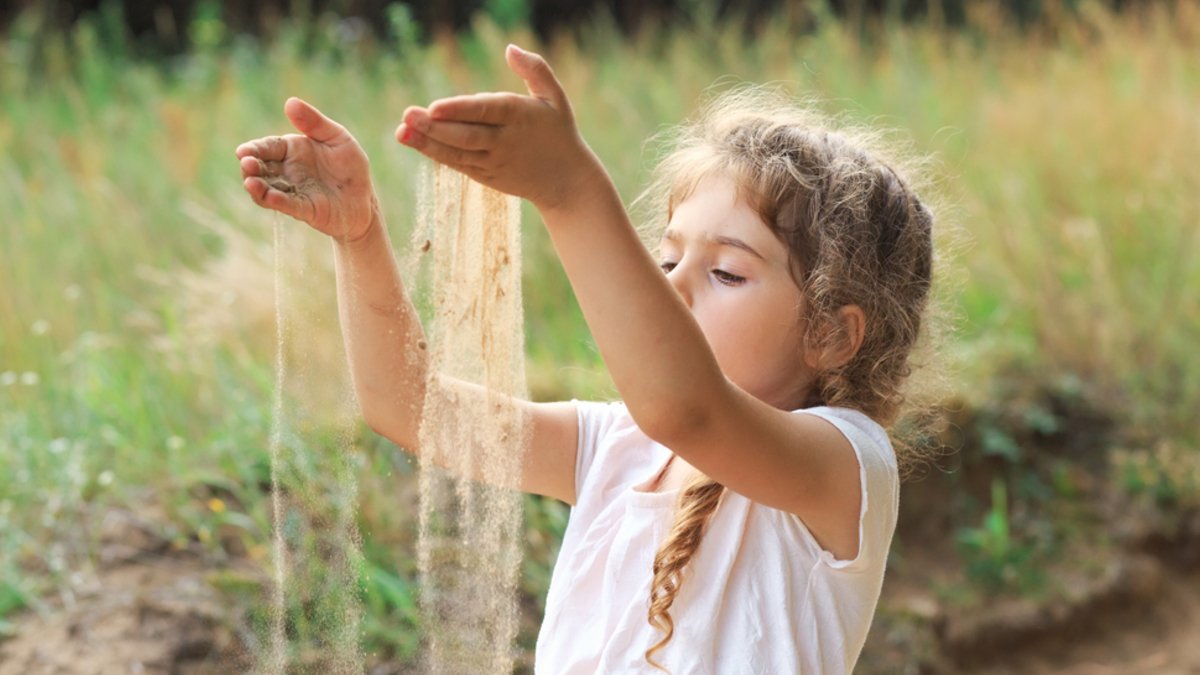 aytismos shutterstock 1926407660 jpg