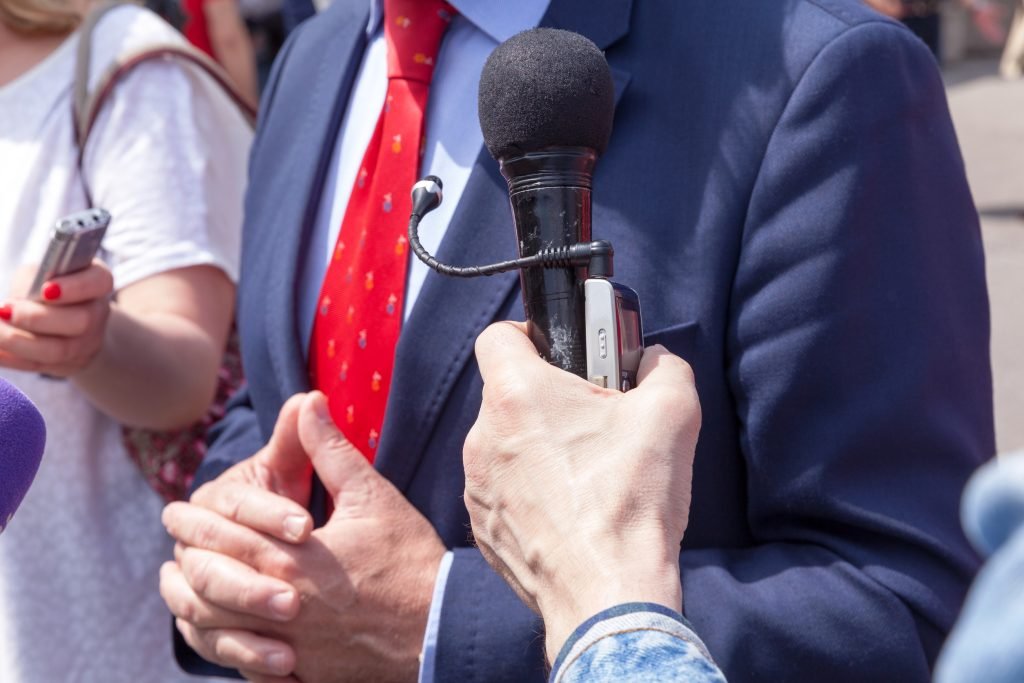 charaktiristika politikon dichasmo 1024x683 jpg