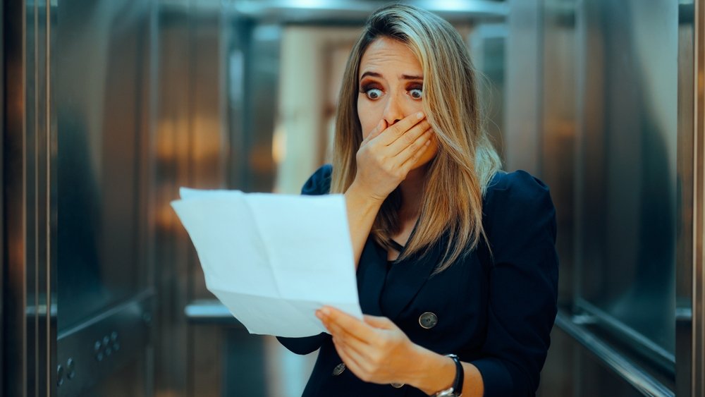 contract asfalisi shutterstock 2468035587 jpg