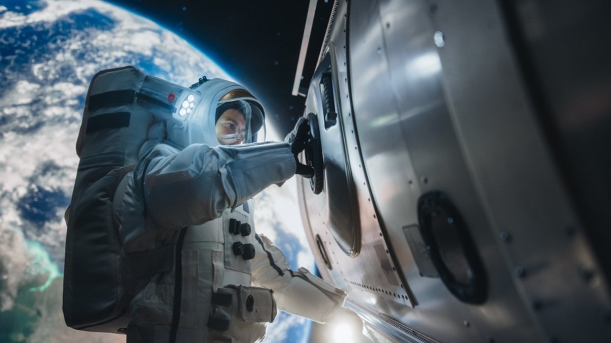 diastima shutterstock 2488230479 jpg