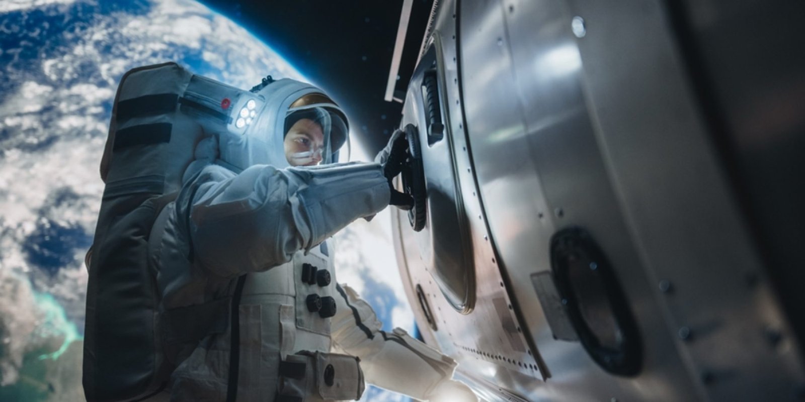 diastima shutterstock 2488230479 jpg