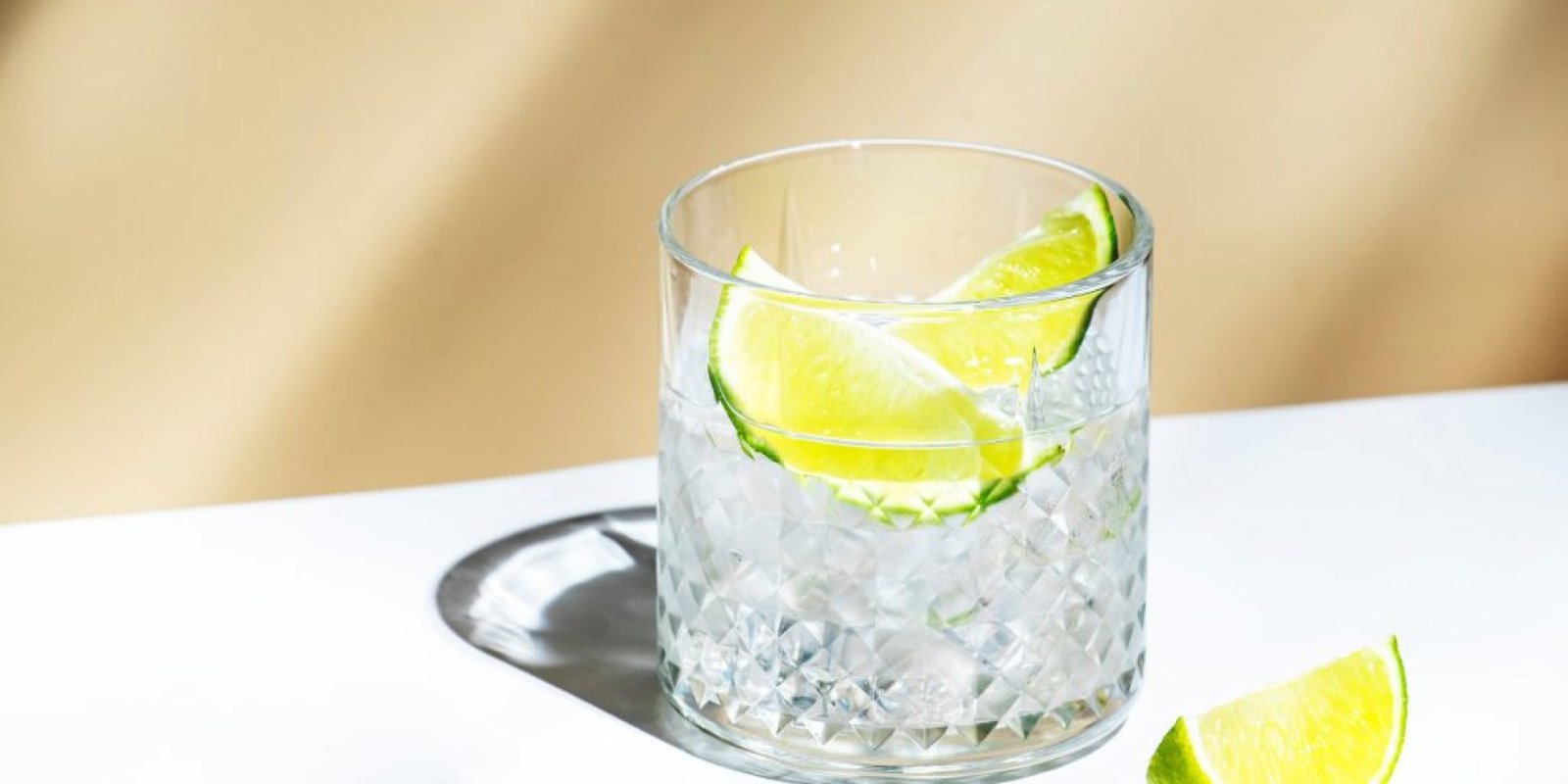gin and tonic 1024x695 jpg