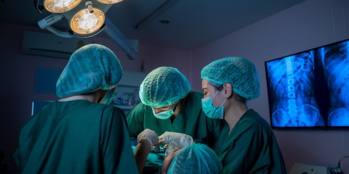 kardioxeirourgos 1964833369 jpg