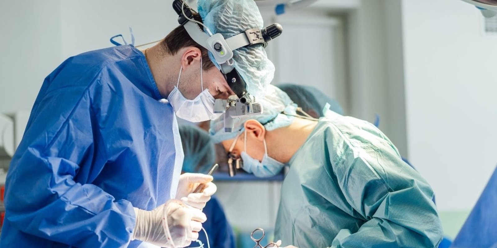 surgeons shutterstock 2511511457 jpg