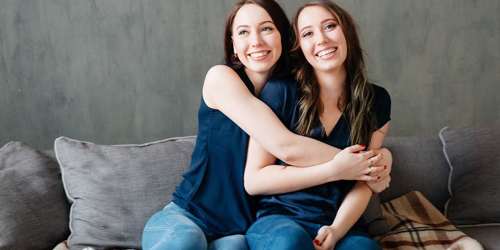 twin sisters 1324964204 jpg