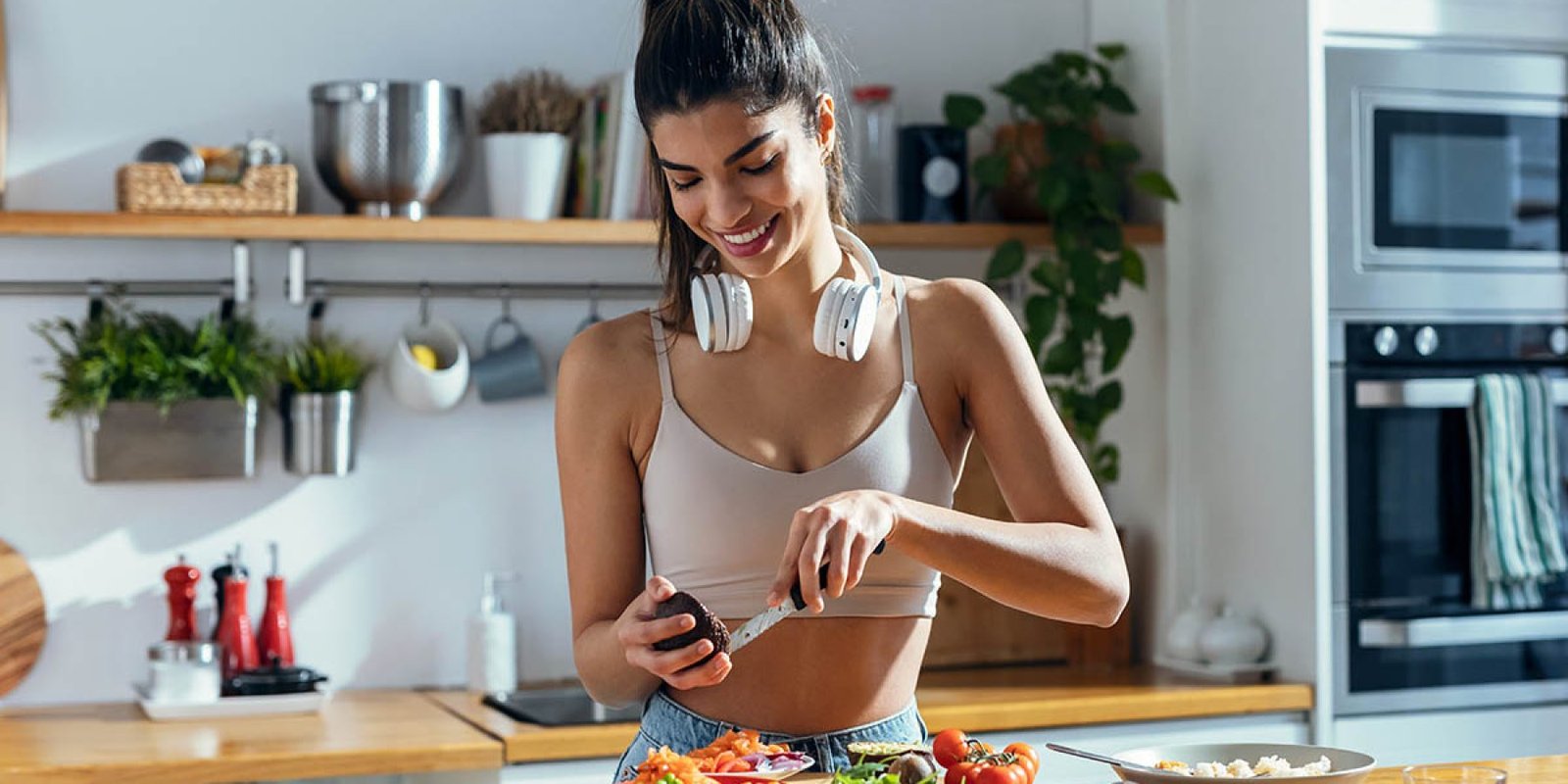 woman healthyeating 2264382951 jpg