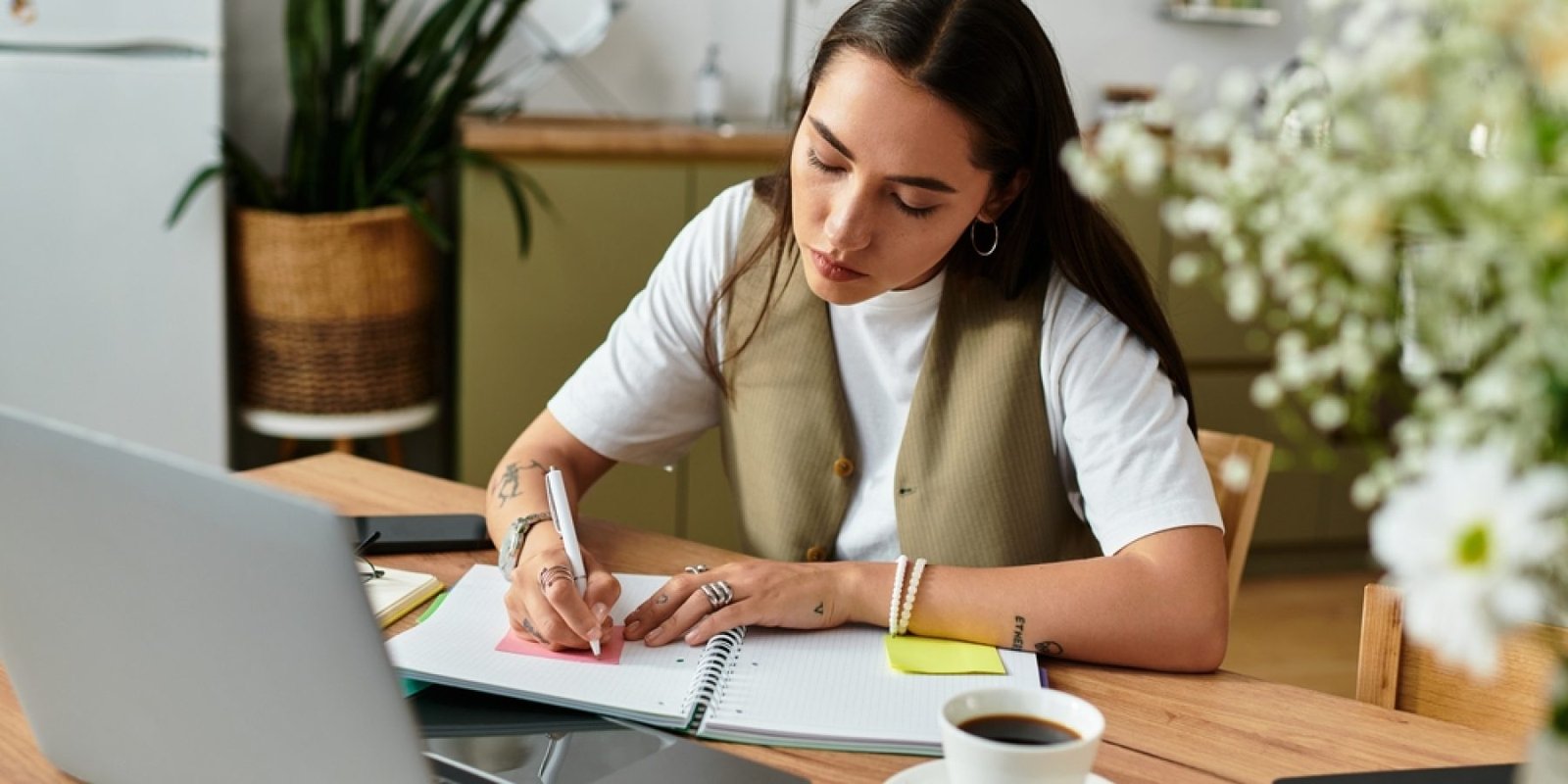 writing grapsimo shutterstock 2650525327 jpg