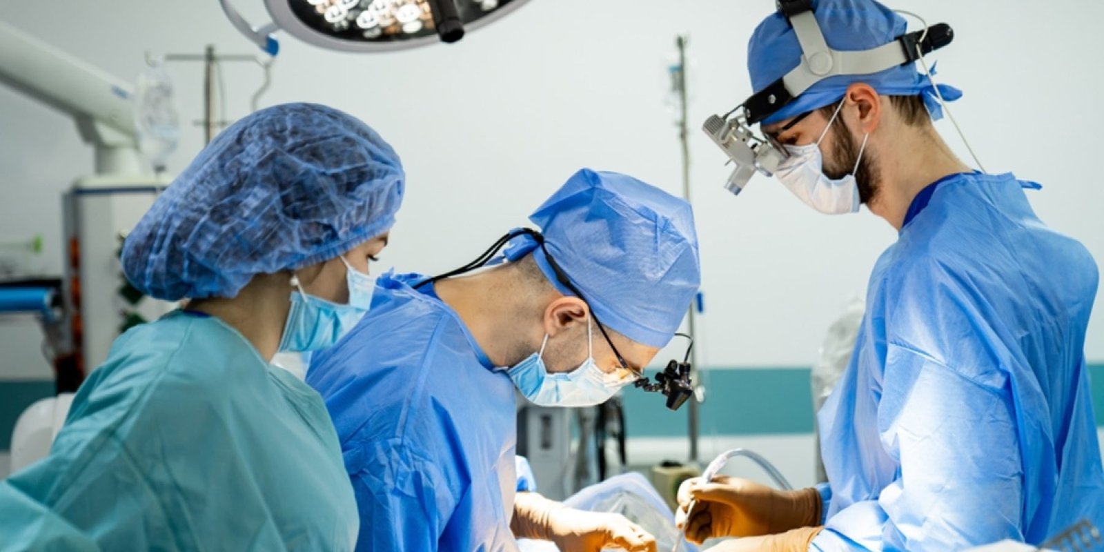 xeirourgeio shutterstock 2397085883 jpg