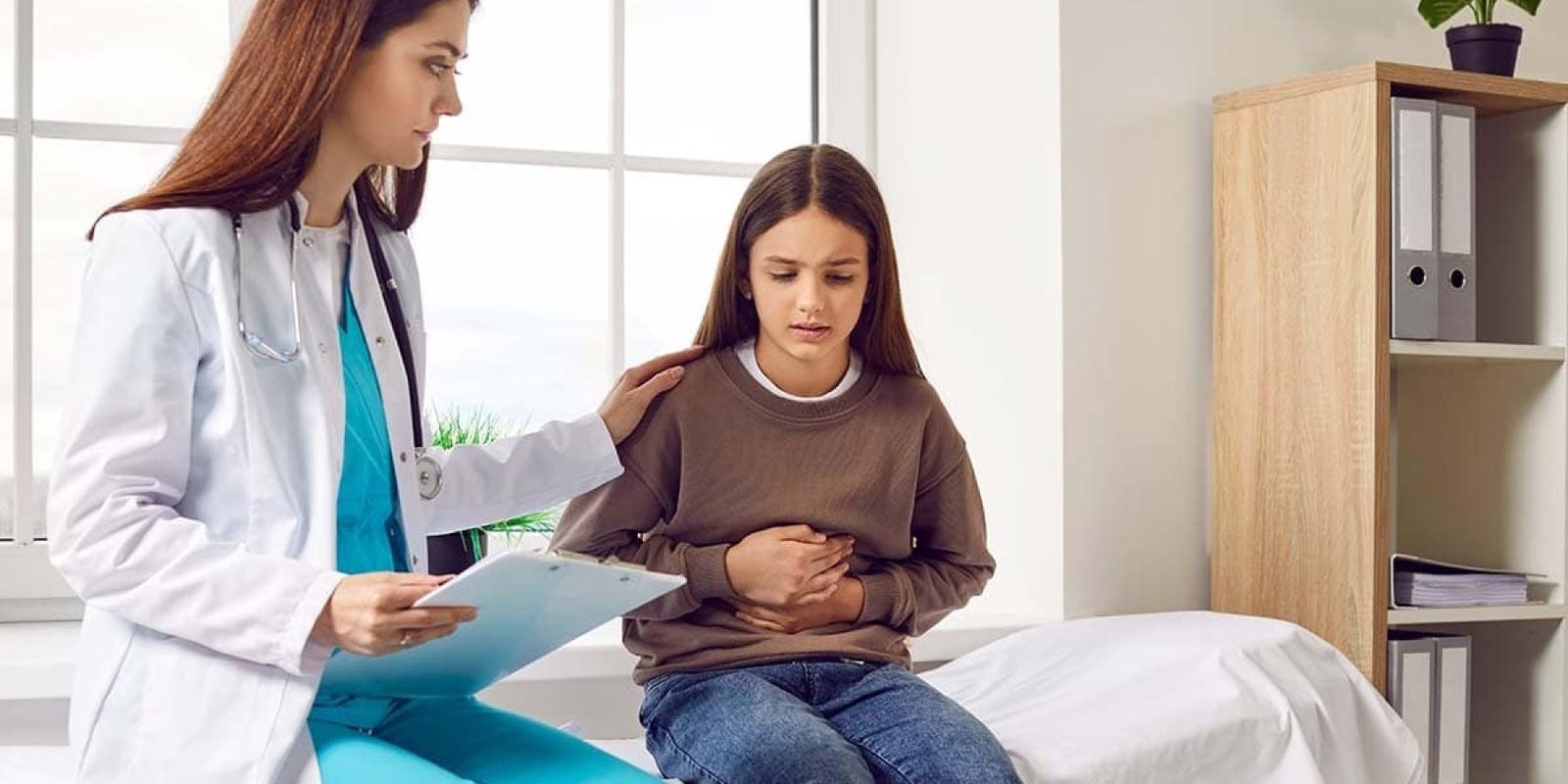 Δύο φυσικές θεραπείες για την ανακούφιση του κοιλιακού πόνου στα