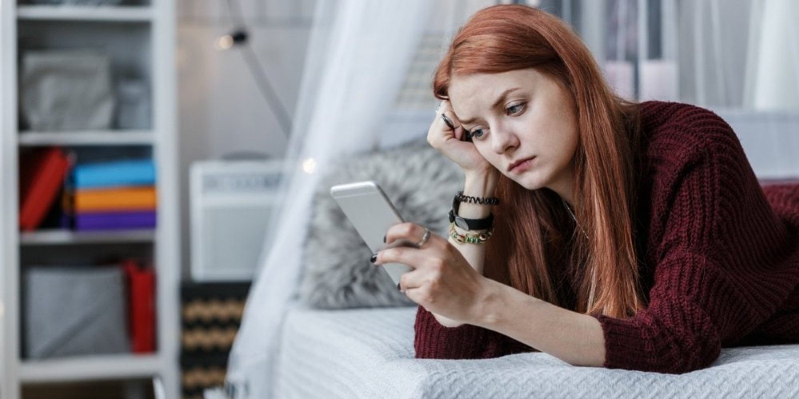 Εφηβεία: 9 Κύριοι Παράγοντες Χρήσης Social Media με Προβλήματα