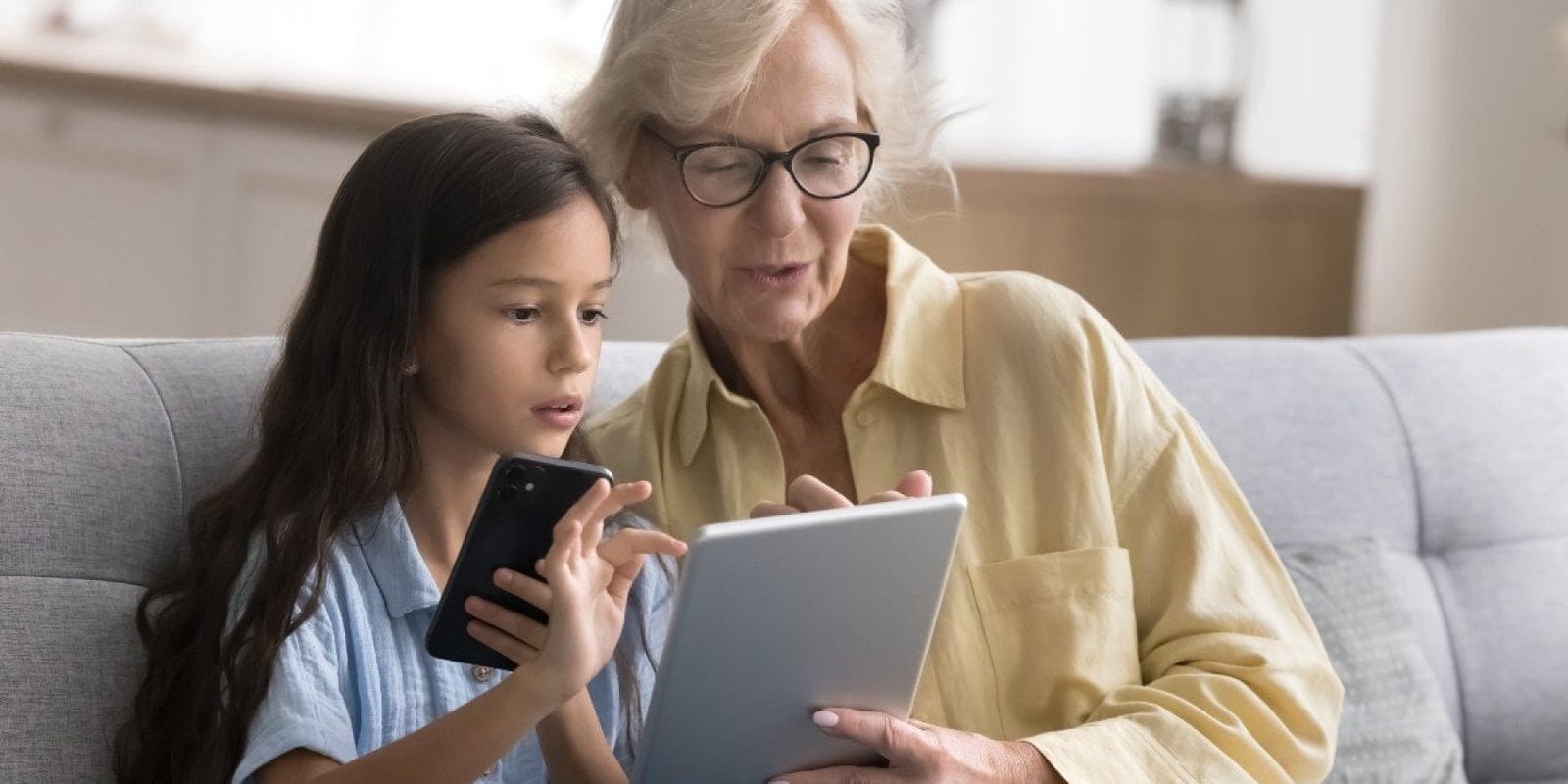 Παππούδες και Εγγόνια: Πώς να Συνδεθείτε Μπροστά στην Οθόνη