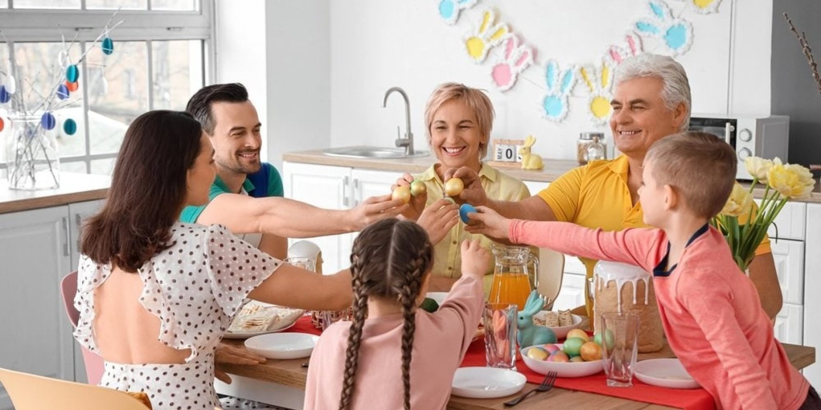 Πώς να προετοιμάσετε το Πασχαλινό τραπέζι χωρίς κινδύνους για άτομα