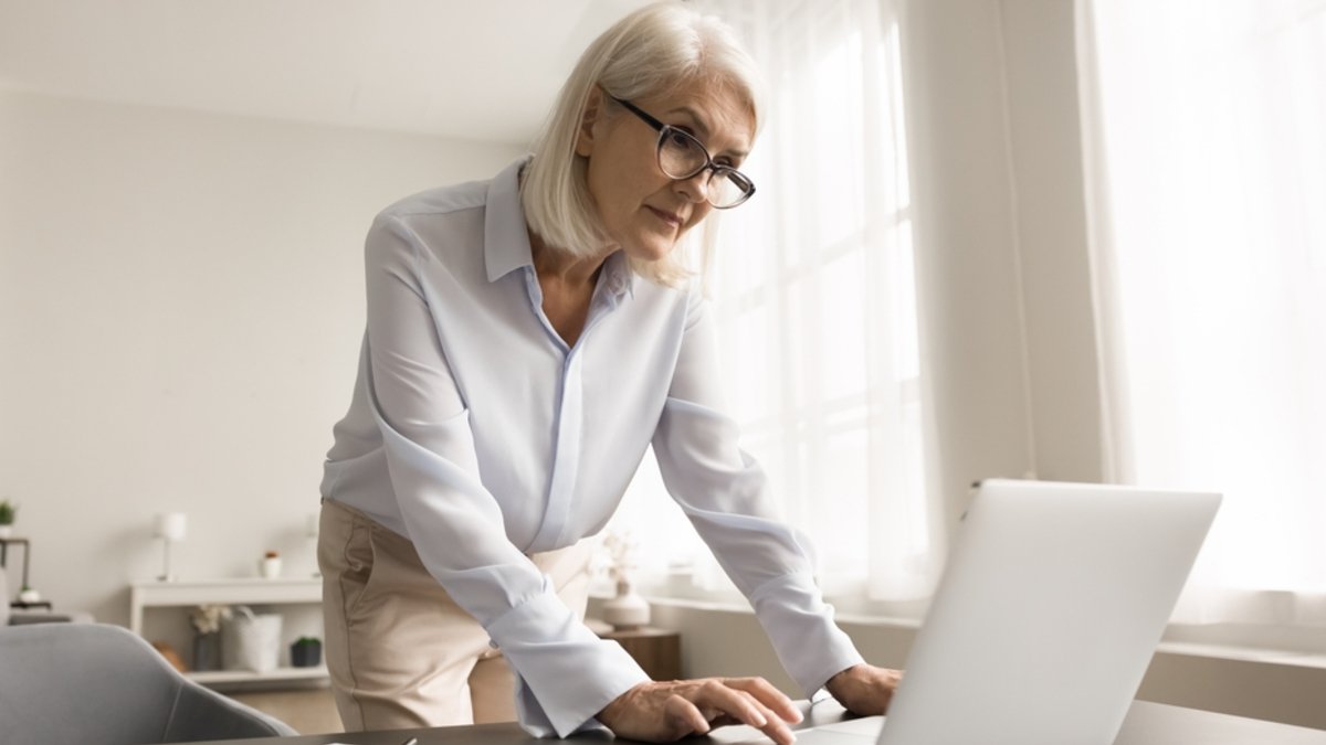 ergasia shutterstock 2608441597 jpg