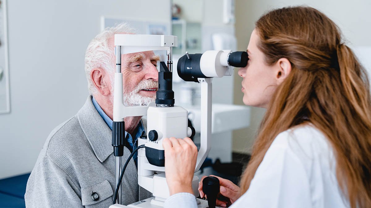 eye doctor 2384634847 jpg