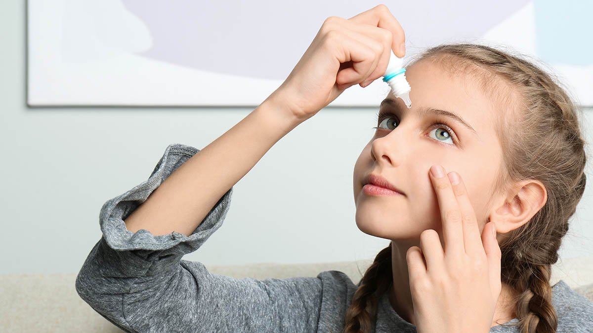 eye drop child 2011380551 jpg