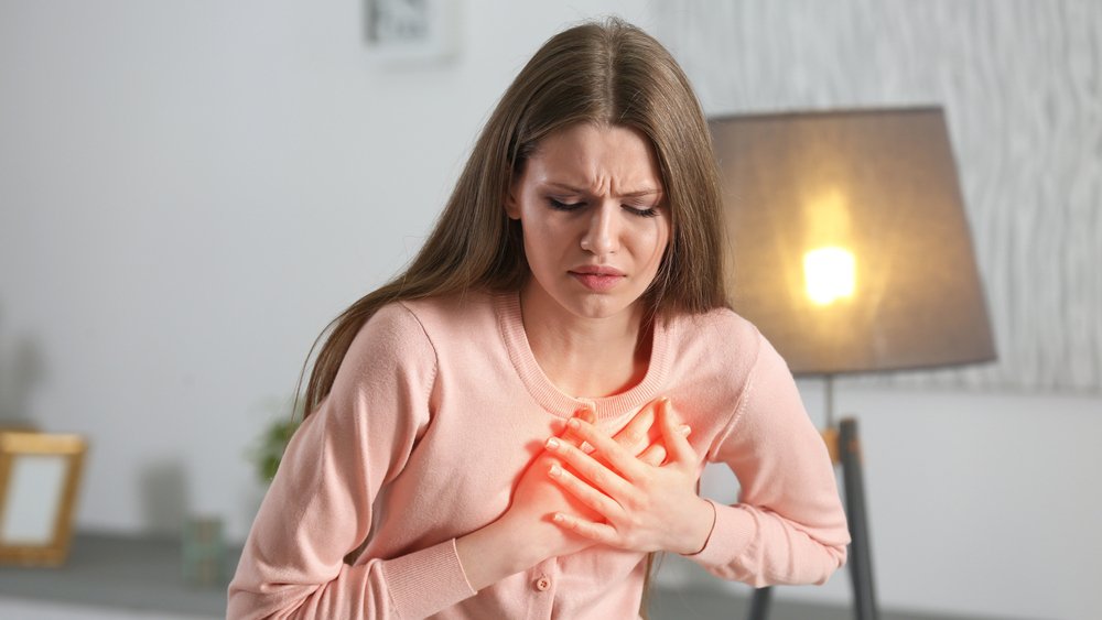heart attack chest pain kardia shutterstock 649269130 jpg