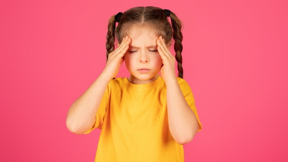 kid ponokefalos headache shutterstock 2384806457 jpg