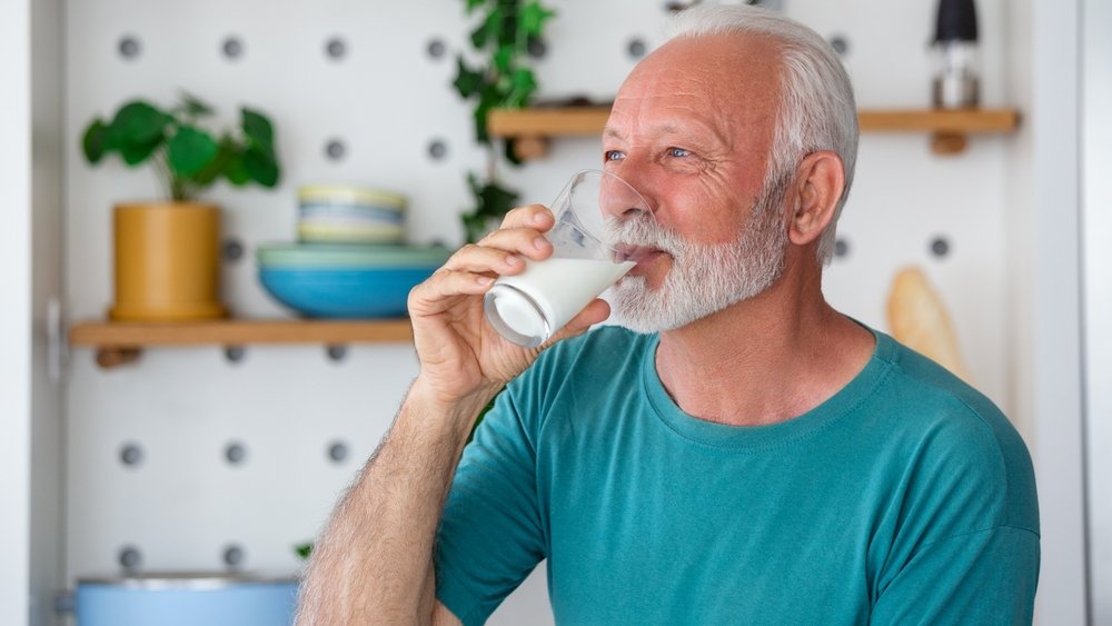 milk galaktokomika shutterstock 2330907433 jpg