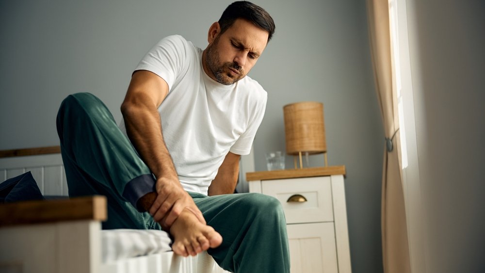 pain leg shutterstock 2531526719 jpg