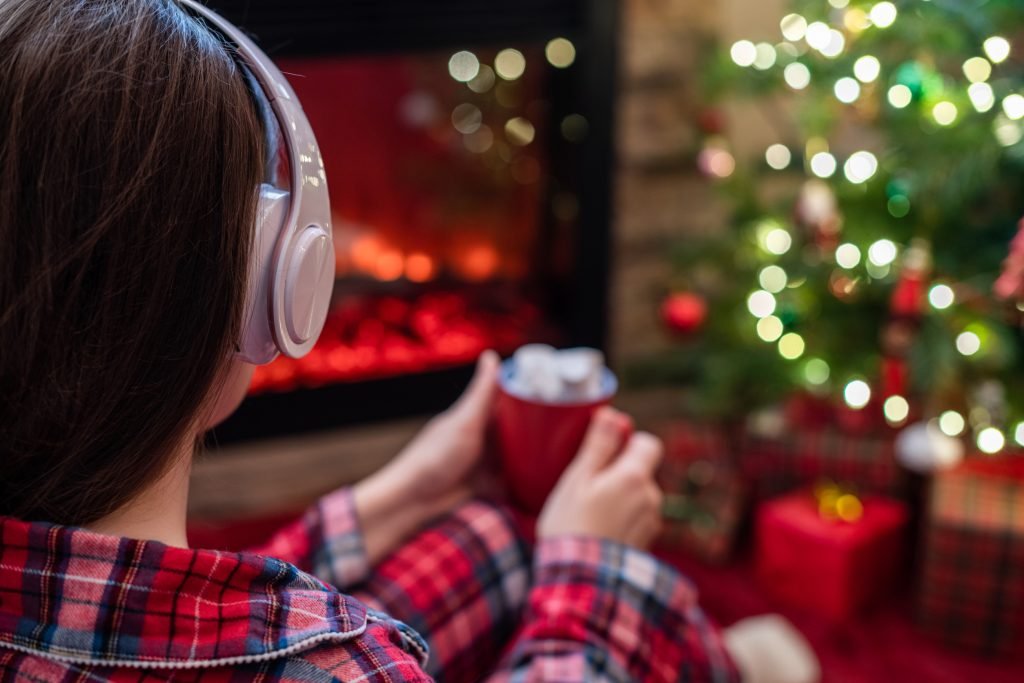 pos epireazei christoygenniatiki moysiki 1024x683 jpg