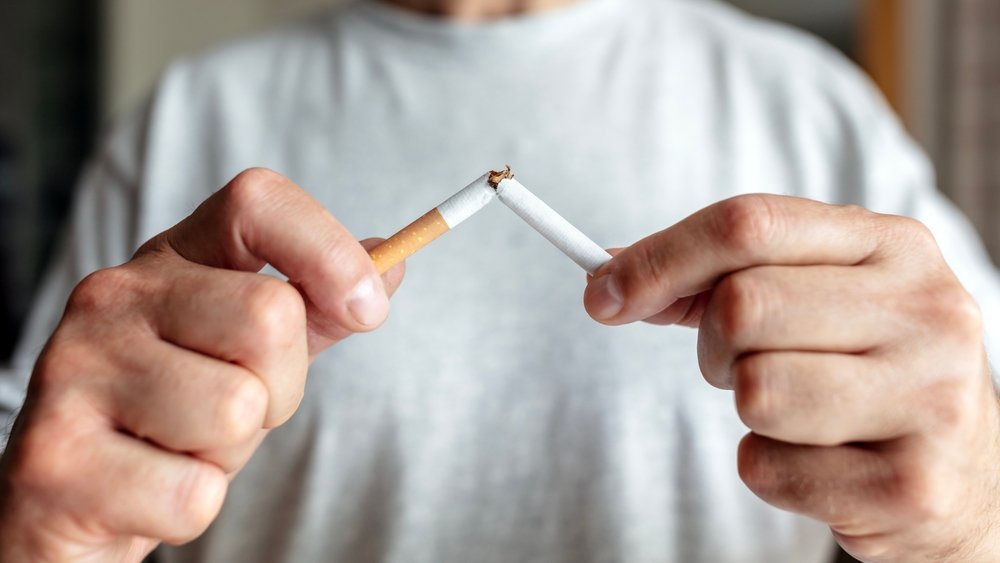 quit smoking diakopi kapnismatos shutterstock 2672030967 jpg