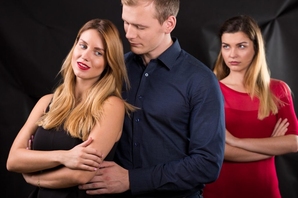 syzygos apata me eromeni dynamiti 1024x683 jpg