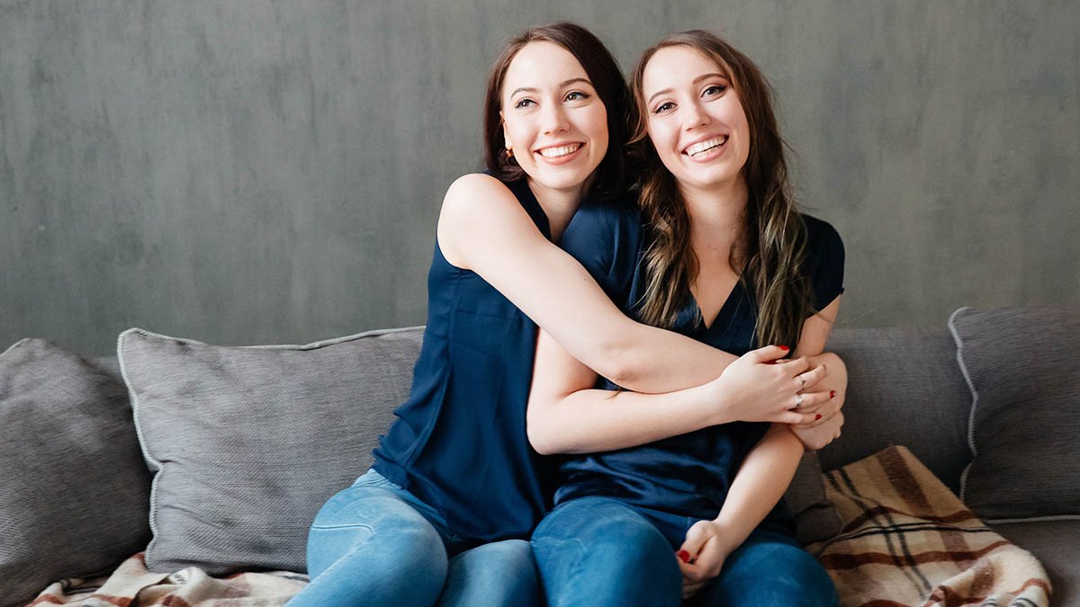 twin sisters 1324964204 jpg