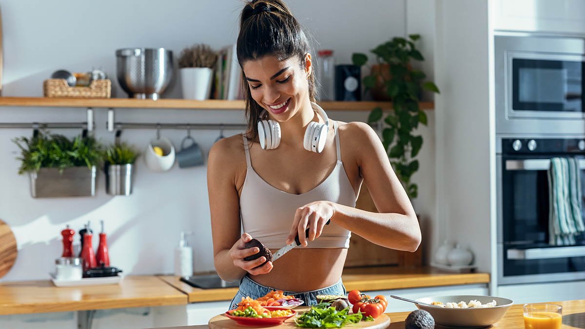 woman healthyeating 2264382951 jpg