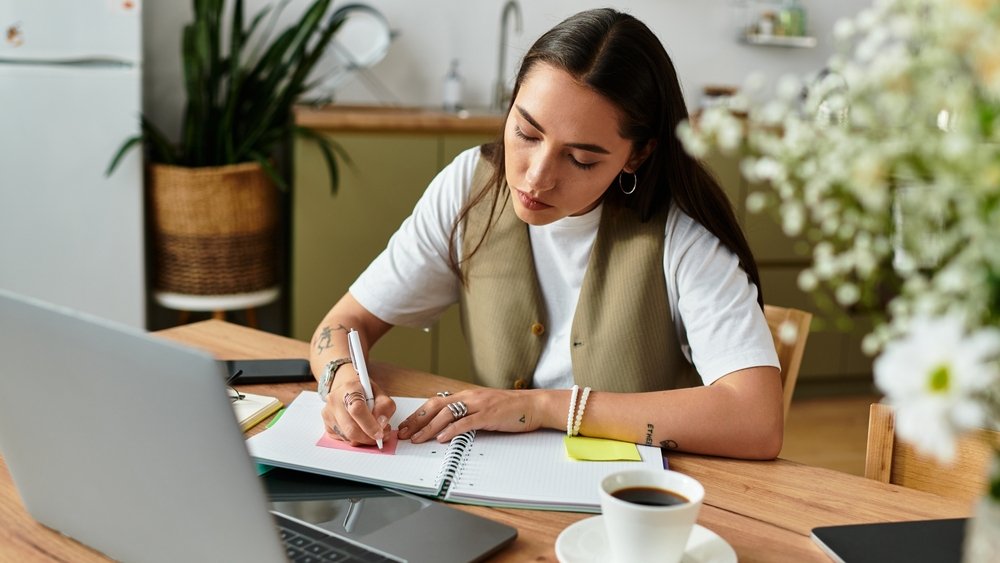 writing grapsimo shutterstock 2650525327 jpg