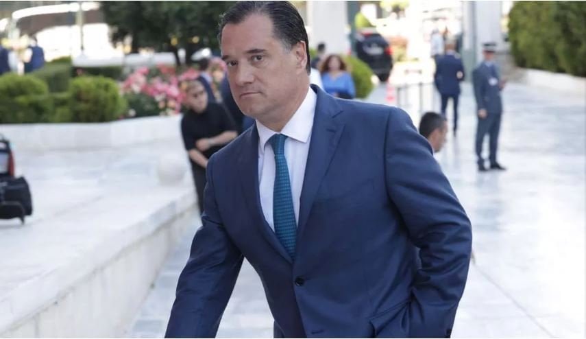 «Άδωνις Γεωργιάδης: Ανακαλύψτε τους Εκπληκτικούς Ανακαινισμένους Ορόφους και Δωμάτια του Νοσοκομείου ‘Μεταξά’!»
