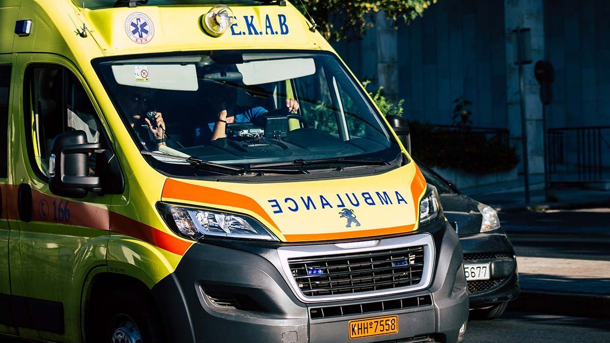 Διασώστες ΕΚΑΒ Επανέφεραν οδηγό μοτοσικλέτας στη Θεσσαλονίκη